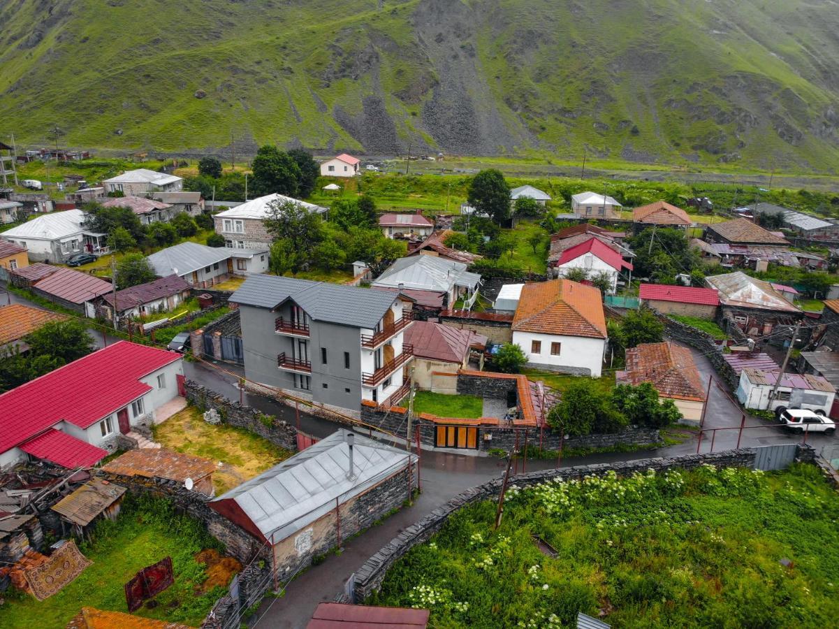 Sno Inn Kazbegi Exterior foto