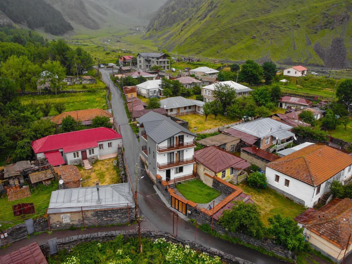 Sno Inn Kazbegi Exterior foto