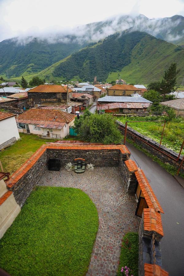 Sno Inn Kazbegi Exterior foto